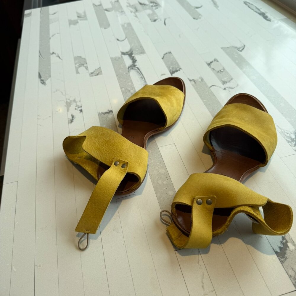 Cydwoq Handmade Leather Sandals – Yellow – Size 38